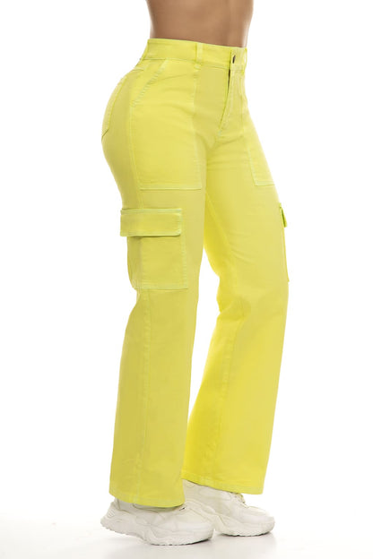 10085 Pantalón cargo bpt, efecto levanta cola tiro Súper alto,stretch  color amarillo neón